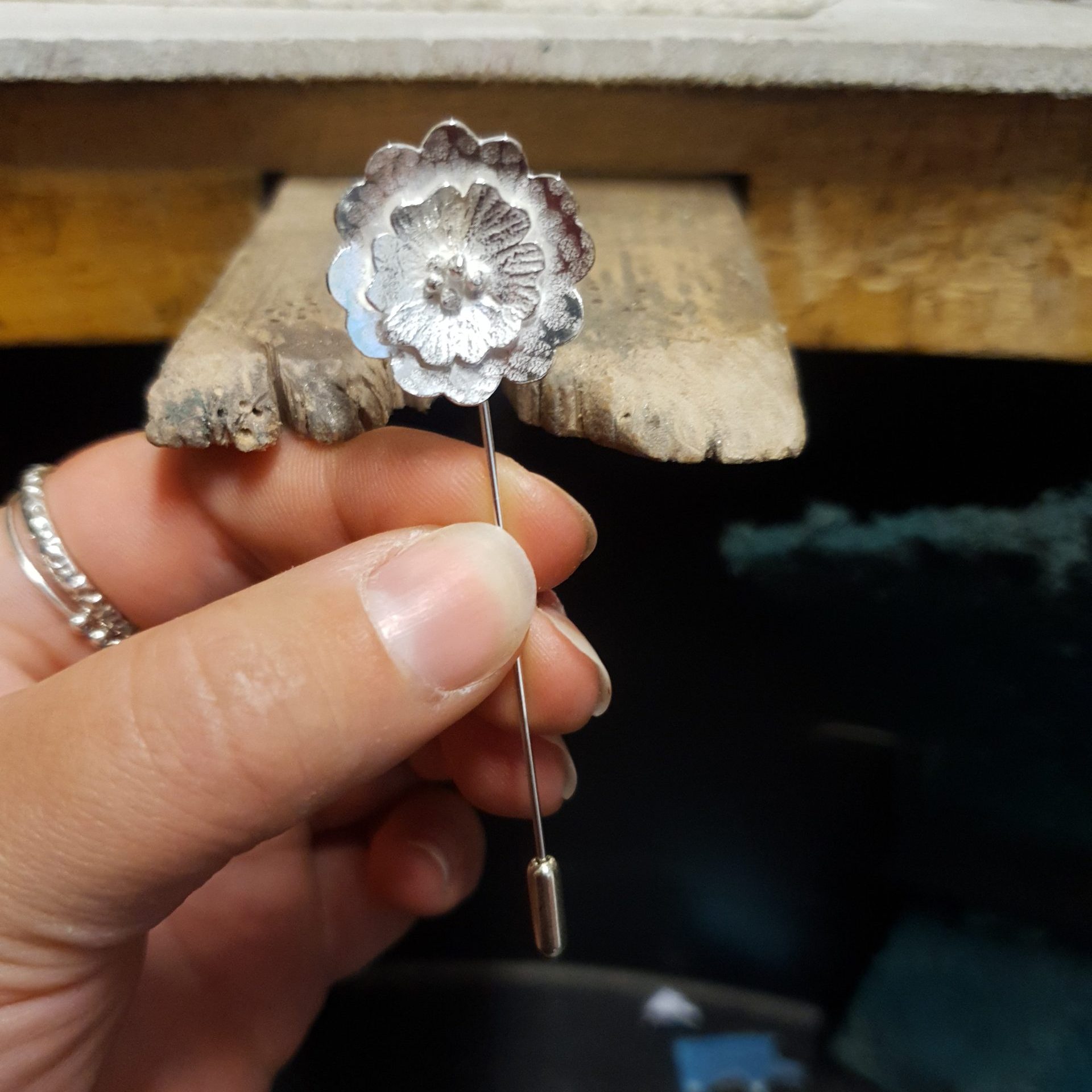 【新品・未使用】ルクセンブルク発！ブローチ Brooch UK punk Vintage Crystal Spray Brooch | Suzannah London